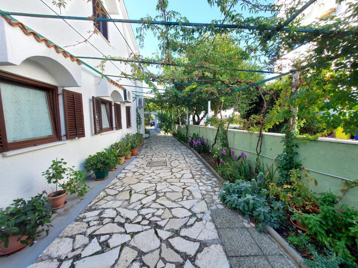 Apartments Fam Tomasic Baska  Exterior photo